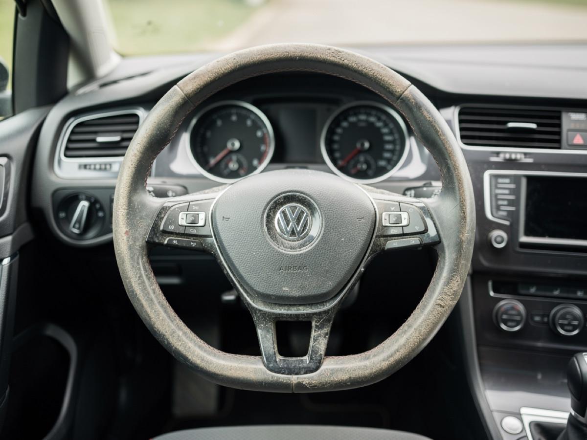 VW Golf MK7 — antes, volante original