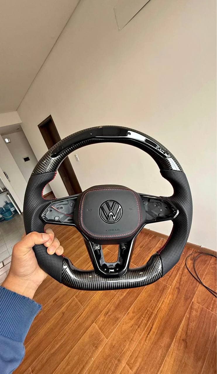 Recién llegado de fábrica — volante custom PLM instalado